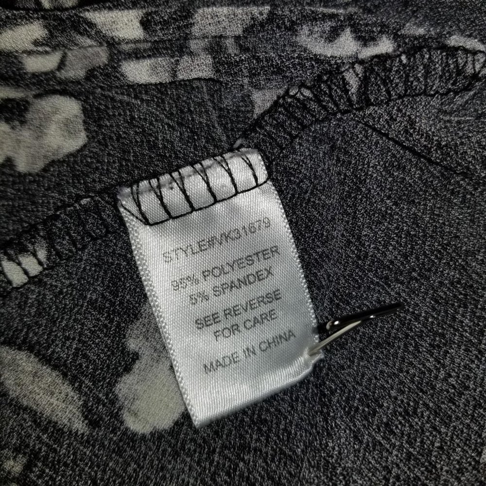 Adrienne Vittadini Size S black, gray & white floral blouse - Picture 10 of 11